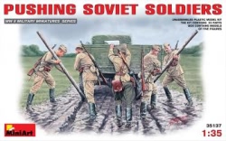 Miniart 1:35 - Pushing Soviet Soldiers