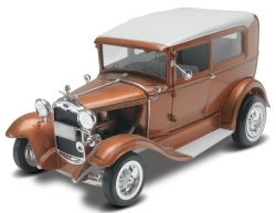 Revell Monogram 1:25 - 1931 Ford Model A Rat Rod 2 n 1