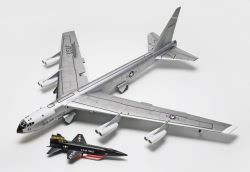 Revell Monogram 1:72 - B-52B with X-15